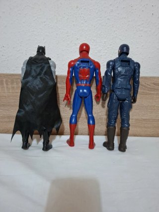 Figuras Batman, Spiderman y Capitán América