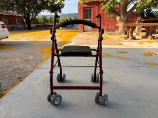 Andador Rollator con asiento y ruedas