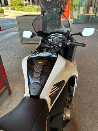 Honda VFR 1200 F Blanca