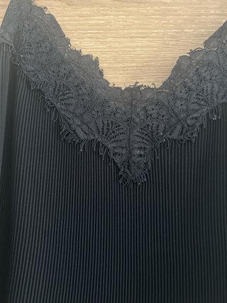 Blusa lencera Zara negra con encaje