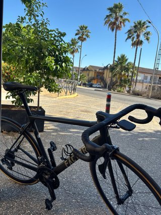 Bicicleta de carretera Factor Negra