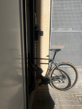 Bicicleta de carretera Factor Negra