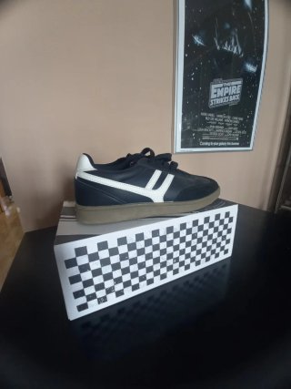 Zapatillas Pull & Bear Negras y Blancas
