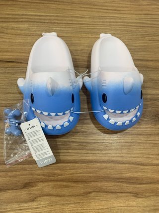 Zuecos Tiburón Azul y Blanco Talla 30/31