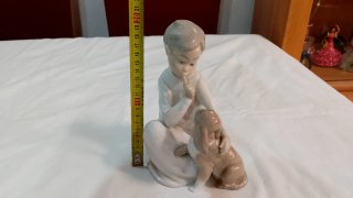 Figura de porcelana lladro niño con perro