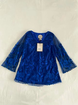 Blusa azul bordada floral de tul | Almatrichi