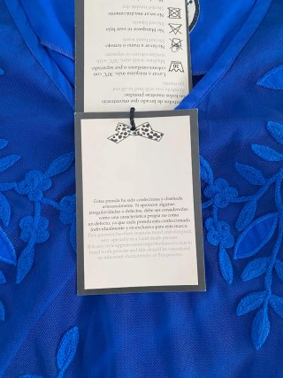 Blusa azul bordada floral de tul | Almatrichi