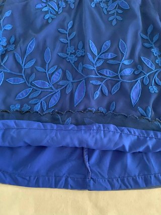 Blusa azul bordada floral de tul | Almatrichi