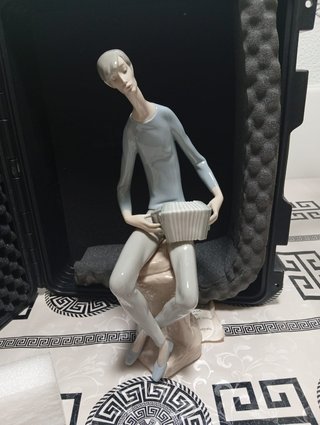 Figura porcelana acordeonista Lladro
