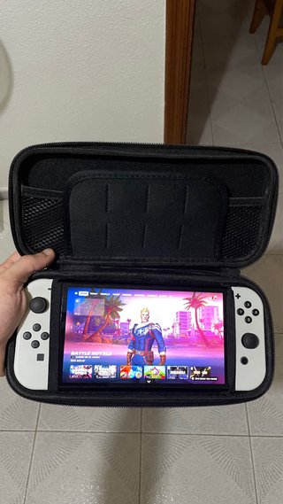 Nintendo Switch OLED + Custodia