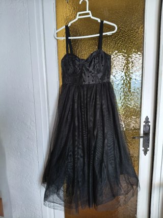 Vestido negro con tul