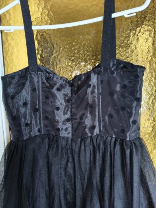Vestido negro con tul