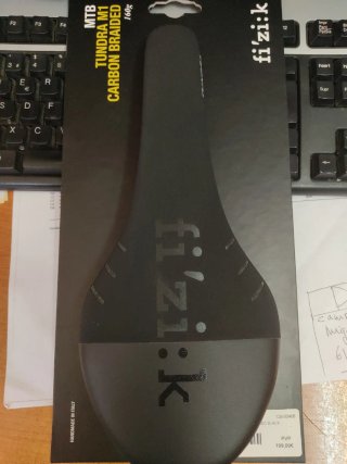 Sillín Fizik Tundra M1 Carbon Braided