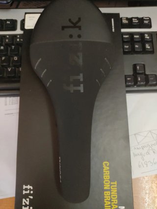 Sillín Fizik Tundra M1 Carbon Braided