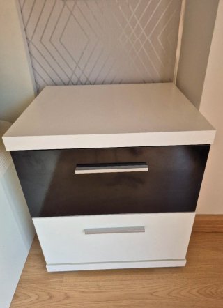 Cabecero + 2 Mesitas + Cómoda