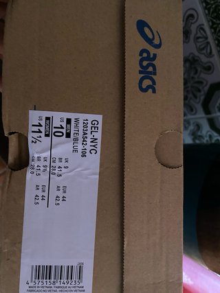 Zapatilla ASICS blanca y azul