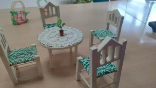 Conjunto mesa y 4 sillas juguete
