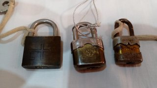 Lote 3 candados pequeños antiguos con llaves
