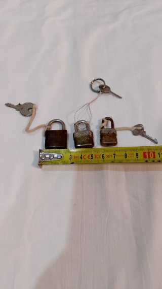 Lote 3 candados pequeños antiguos con llaves