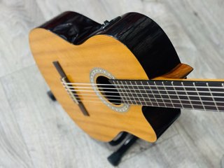 Guitarra Admira Sara EC con Funda