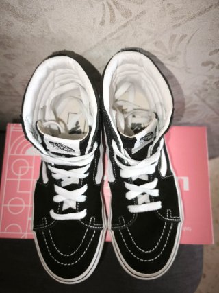 Zapatillas Vans Sk8-Hi Negras y Blancas mujer