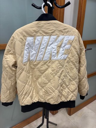 Chaqueta Nike Beige Bomber Cremallera a Reparar