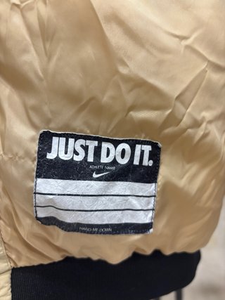 Chaqueta Nike Beige Bomber Cremallera a Reparar