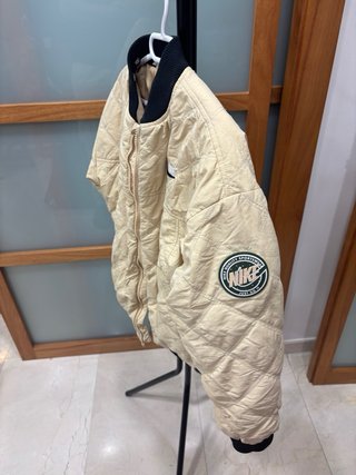 Chaqueta Nike Beige Bomber Cremallera a Reparar