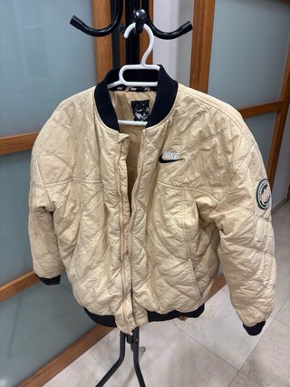 Chaqueta Nike Beige Bomber Cremallera a Reparar