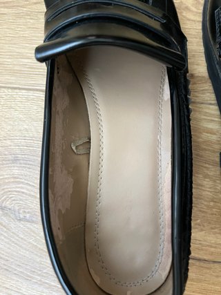 Zapatos negros de mujer con flecos
