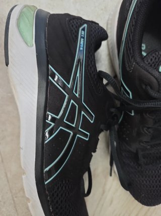 Zapatillas Asics Gel Moya Negras y Turquesa
