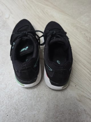 Zapatillas Asics Gel Moya Negras y Turquesa