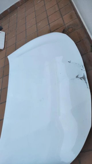 Capó Toyota Corolla Blanco con golpe  (2018+)