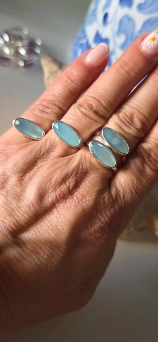 Anillo de plata de ley y aguacalcedonia apilables