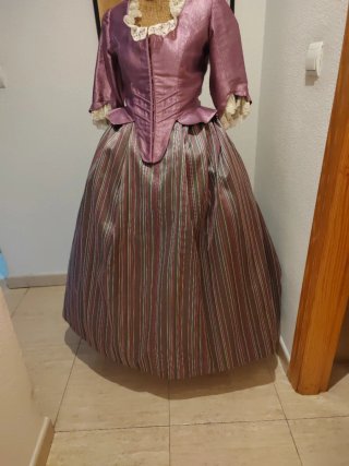 Traje de alicantina siglo XVIII
