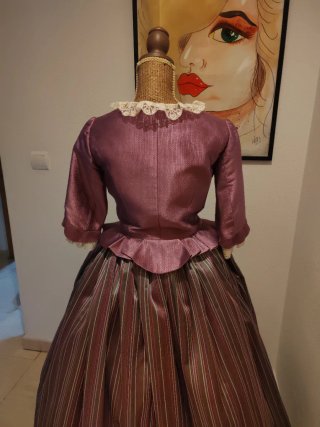 Traje de alicantina siglo XVIII