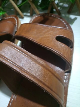 Sandalia talla 43/44 de cuero