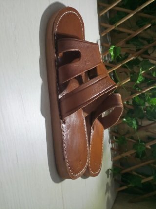 Sandalia talla 43/44 de cuero