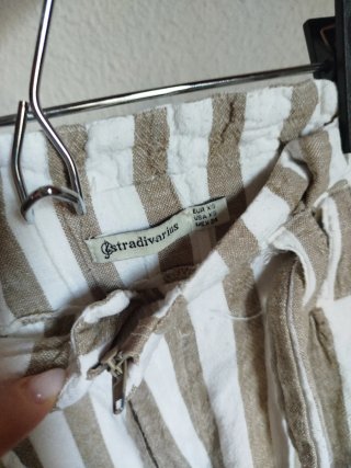 Pantalón rayas beige y blanco