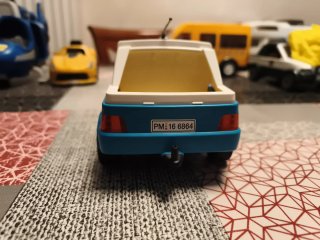 Coche Playmobil azul con tiburón
