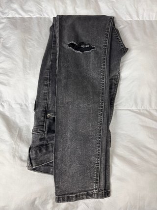 Pantalones pitillo Zara grises rotos Talla S