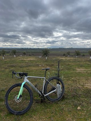 Bicicleta Gravel Grigia Orbea Terra dipinta