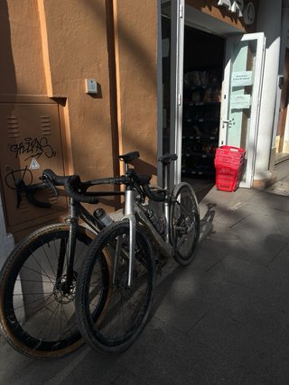 Bicicleta Gravel Grigia Orbea Terra dipinta