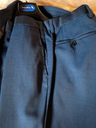 Traje azul EdemBlue para boda.