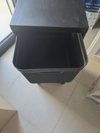 Cajonera de oficina negra con ruedas