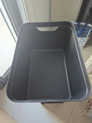 Cajonera de oficina negra con ruedas