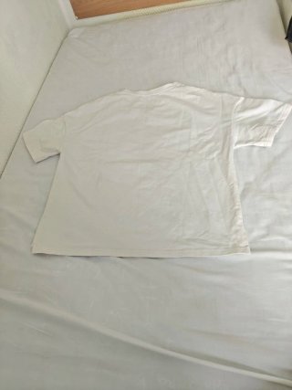 Camiseta blanca con estampado
