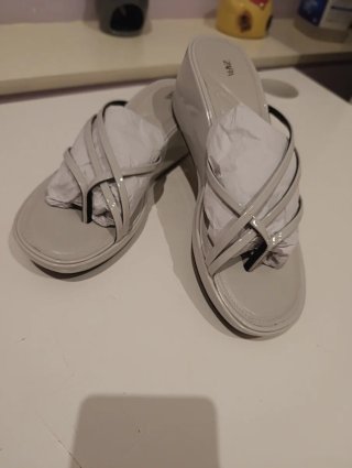 Sandalias Zara blancas acharoladas