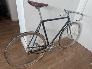 Bicicleta tipo Fixie gris
