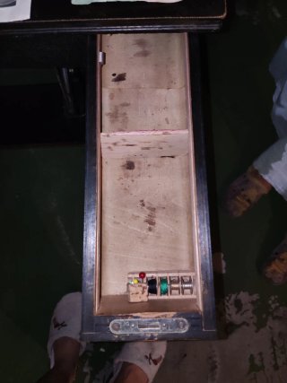 Máquina de coser Gritzner con accesorios y manual